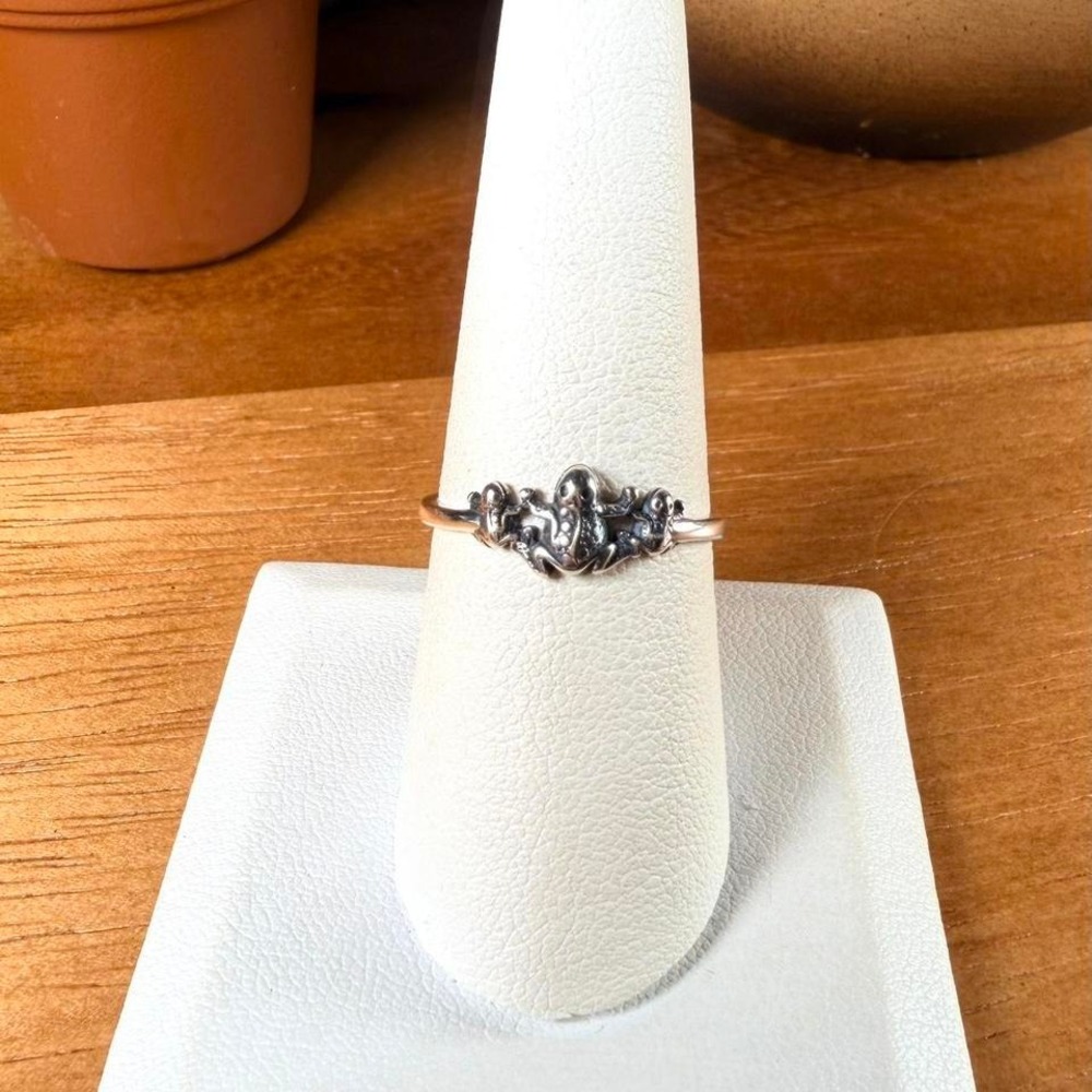 Dainty Family Frog Ring - Size 5.5 - .925 Sterling Silver